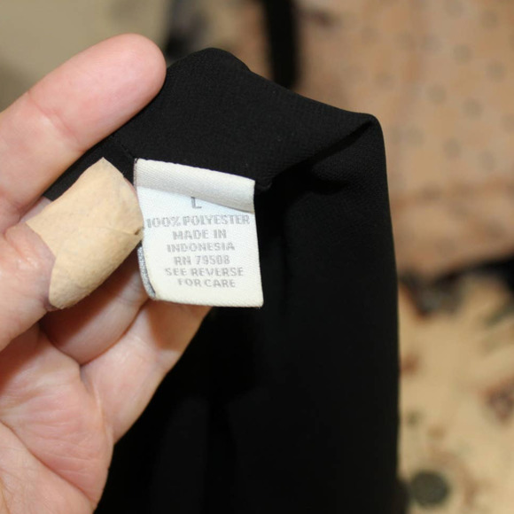 Dress Barn Women's Large Black/ White Feather Print Blouse - Picture 5 of 6